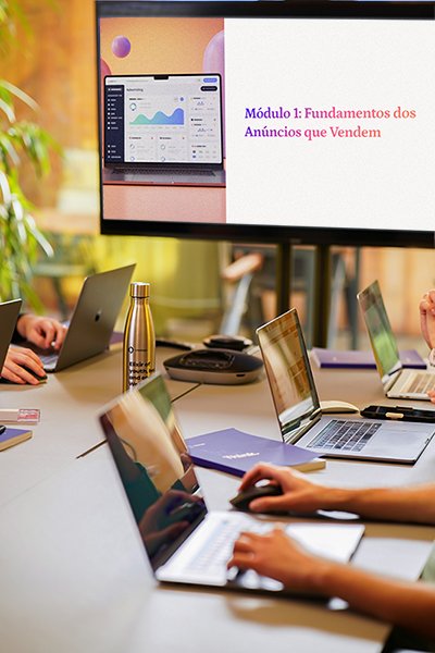 Pessoa criando anúncios lucrativos no computador usando inteligência artificial